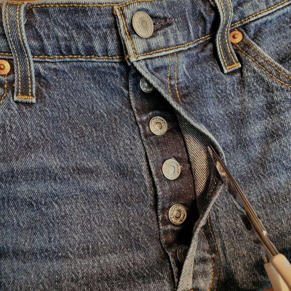 Levi's Denim Shorts Size 32 Button Fly 501 Raw Hem High Rise Medium Dark Stretch - Picture 3 of 12